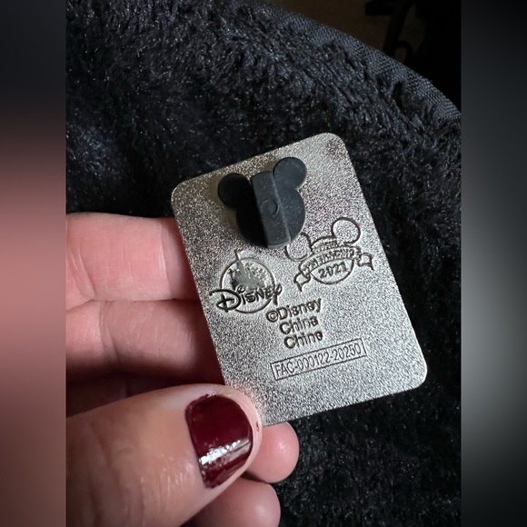 Disney- Bambi Collector Pin - Picture 3 of 4